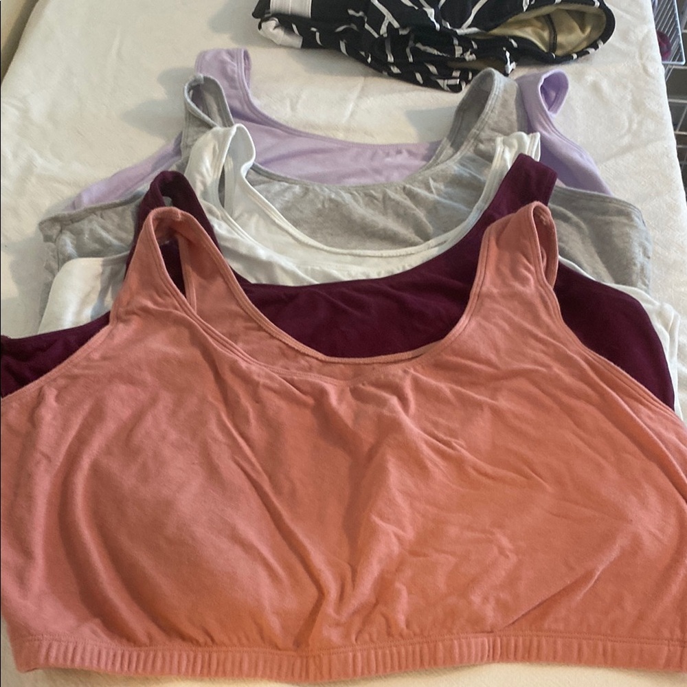 Fruit of the Loom 5 pc lot. Size 48 comfort tank bras. Great colors.